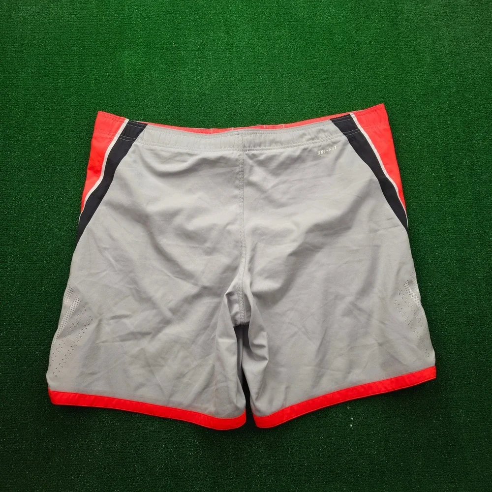 Nike Dri-Fit Colorblock Swim Trunks Board Shorts Mens XL Gray Mesh Lined